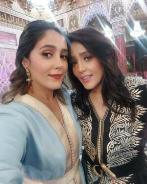 Kalila Bounaylat Instagram - لا يكتمل الفرح إلا بوجود رفيقة حياتي أختي الحبيبة دمنة ❤
@kalila.bounaylat9 
@lateliersoniacouture 
@b.dimna