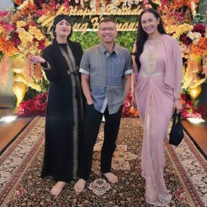 Kalina Ocktaranny Instagram - Selamat ulang tahun mas @ananghijau 
🥳🥳
Berkah dunia akhirat 🤲🏻

@jimmoputrapetir 
@ashanty_ash 
@maiaestiantyreal
@missadeandrini187 
@thekadrimohamad 
@adiadrian22 

❤️K