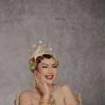 Kalina Ocktaranny Instagram – Congratulations @kalinaocktaranny 
Make up by Rey Utami
Sanggul paes dan kain by @yayukpaes 
Bulu mata by @cillialash