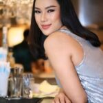 Kalina Ocktaranny Instagram - I have no regrets to those people i already cut off... I find peace with losing them.... --- Terbuat dr apa sih hatimu?? Mereka menghajar habis2an mentalmu.. Membuat trust issue.. Bahkan memberikanmu trauma.. Tapi kamu masih bisa senyum 🤔 Kedip2 😉 @akd812 ♥️K