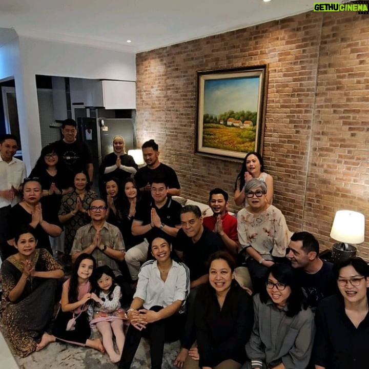 Kalina Ocktaranny Instagram - Keseruan tiap malam takbiran.. Terima kasih Sapi đđťâ¤ď¸ @alvinadam1 Lontong sayur Medan beserta kawan2nya selalu jd makanan yg ditunggu 1 tahun sekali.. â¤ď¸â¤ď¸ @jimmoputrapetir @adewidya1 @shintarka @deeonlyone @asty_ananta @ankiagustrin @andari.nanu @aznilkamil @gusmayanti_naiborhu @buwnga â¤ď¸K