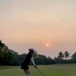 Kalina Ocktaranny Instagram - Yg sebentar lg katanya mau tournament tp blm latihan2 siapa yaaa?? @sabajie 🏌🏻‍♀️