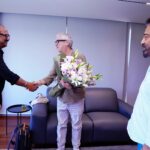 Kamal Haasan Instagram – Met Mr.Alfonso Cuaron my brethren and an offspring from the same mother “cinema “We spoke cinema ,cinema and more cinema .I shared my joy over lunch along with the seasons mangoes and some of my fraternity Mr.Maniratnam ,Mr.A.R.Rahman ,Mr.Ravi K Chandran , Mr. Mahendran, Mr. Narayanan, Ms.Aditi Rao Hydari,Mr.Siddharth and Ms.Amritha .“Alfonso meets Banganapalli “quipped Mr.Siddharth. @alfonsocuaron