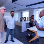 Kamal Haasan Instagram – Met Mr.Alfonso Cuaron my brethren and an offspring from the same mother “cinema “We spoke cinema ,cinema and more cinema .I shared my joy over lunch along with the seasons mangoes and some of my fraternity Mr.Maniratnam ,Mr.A.R.Rahman ,Mr.Ravi K Chandran , Mr. Mahendran, Mr. Narayanan, Ms.Aditi Rao Hydari,Mr.Siddharth and Ms.Amritha .“Alfonso meets Banganapalli “quipped Mr.Siddharth. @alfonsocuaron