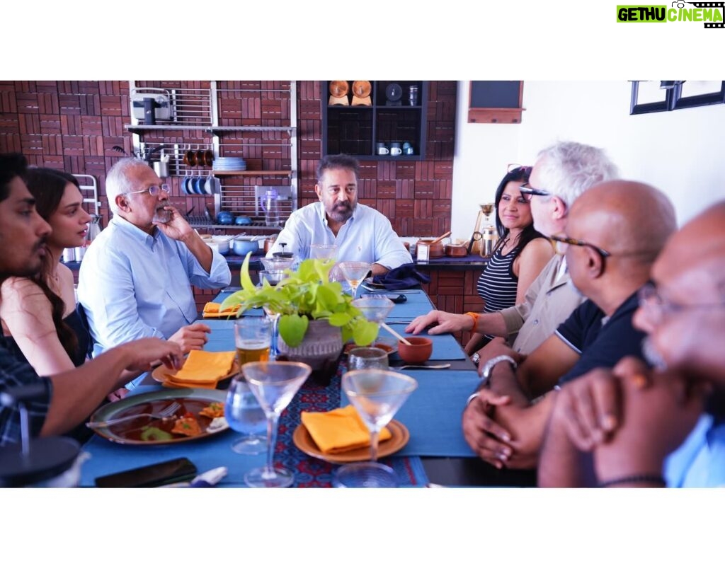 Kamal Haasan Instagram - Met Mr.Alfonso Cuaron my brethren and an offspring from the same mother “cinema “We spoke cinema ,cinema and more cinema .I shared my joy over lunch along with the seasons mangoes and some of my fraternity Mr.Maniratnam ,Mr.A.R.Rahman ,Mr.Ravi K Chandran , Mr. Mahendran, Mr. Narayanan, Ms.Aditi Rao Hydari,Mr.Siddharth and Ms.Amritha .“Alfonso meets Banganapalli “quipped Mr.Siddharth. @alfonsocuaron