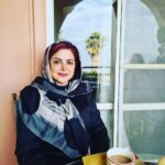 Kamand Amirsoleimani Instagram - سطحِ توقعتان را نسبت به آدمهاى اطرافتان، بچسبانيد كفِ زمين! كنار بياييد با خودتان،كه آدمها همين اند؛ قرار نيست هميشه مطابقِ ميلِ تو رفتار كنند يك روز با تو ميخندند و فردايش به زمين خوردنِ تو! بگرديد و آنهايى را كه كنارشان خودِ واقعىِ تان هستيد پيدا كنيد! آنهايى كه مجبور نيستيد كنارشان نقش بازى كنيد كه مبادا فردا روزى برايتان حرف دربياورند... لبخند بزنيد به تمامِ آنهايى كه زندگيشان را گذاشته اند براى آزار دادنتان باور كنيد هيچ چيز به اندازه ى لبخندِ شما، معادلاتشان را بهم نميريزد!