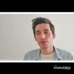 Kamand Amirsoleimani Instagram - فکر میکنم در کنار شنیدن این همه خبر بد،شنیدن این ویدیو که تنها ۲:۳۵ ثانیه وقتتون رو میگیره واجبه. یک خواهش دارم از کسانی که متاسفانه نظراتشون رو با کلمات ناشایست بیان میکنن:من به ادبیات و تفکر شما احترام میذارم و انتظار احترام متقابل دارم. من در بدترین و سختترین شرایط در حالیکه مثل همه مردم درد و غم زیادی در سینه دارم سعی میکنم امیدوار و مثبت باشم و این عقیده شخصی منه و به شما آسیب نمیرسونه. به هم احترام بذاریم. ممنون