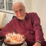 Kamand Amirsoleimani Instagram - پدر عزیزم هنرمند بزرگوار و درجه یک جناب آقای سعید امیرسلیمانی خدا سایه شما رو از سر خانواده و هنر ایران زمین کم نکنه. میلاد شما و امثال شما رو باید با احترام تبریک گفت چرا که بی نظیرید و بی تکرار. سالهای سال سلامت و پر انرژی باشید. تولدتون مبارک (دلم خواست تمام قد و با احترام کامل به یک استاد تبریک تولد بگم ولو اینکه پدرم باشه)