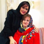 Kamand Amirsoleimani Instagram - مادر عزیزم سمبل مهربانی و ایثار هم ماهی خودم و جورکش خانواده همیشه سر صحنه😂و زحمتکش خانواده امیرسلیمانی امروز تولدشه. مامان قشنگم تولدت مبارک همیشه سلامت و شاد و پر انرژی بمونی برامون❤️❤️❤️ #مادر #مادرانه #مادردختری #تولد #تولدت_مبارک #خانواده #مهربانی #کمندامیرسلیمانی #کمند_امیرسلیمانی #بازیگران #بازیگر #بازیگران_زن #سپندامیرسلیمانی #سپند_امیرسلیمانی