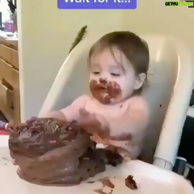 Kamand Amirsoleimani Instagram - دنیای بچه ها خیلی شیرین و جذابه. شمایی که بچه کوچک دارین قدر این روزا رو بدونین که خیلی زود میگذره و دیگه هم بر نمیگرده. آخر هفته عالی و به یاد موندنی داشته باشید.