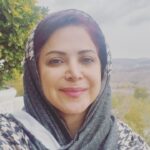 Kamand Amirsoleimani Instagram - چه خوشحالم که این همه دوست و همراه دارم که میتونم صبح باهاشون گپ بزنم و احساساتمون رو با هم شریک بشیم. یه توصیه هم به تعداد خیلی کمی از دوستانم در اینجا دارم که وقتی دارید فیلم رو میبینید به جای پیدا کردن نکته منفی و آماده کردن جواب دندان شکن واقعا به حرفای من فکر کنید و اگه باب میلتون نبود طبیعتا انجامش ندین ولی اینو بدونین که عکس العمل شما به هر چیزی همون خصلتیه که در درون شماست پس از امروز سعی کنید همه چی رو خوب ببینید. آخر هفته بسیار لذت بخش و پر آرامشی داشته باشید و خسته نباشید میگم به عزیزانی که بنا به شغلشون امروز هم سر کار میرن از جمله خانواده خودم😍