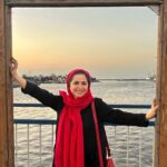 Kamand Amirsoleimani Instagram - . بیماریش اینقدر طولانی شد که اطرافیانش به مریضیش عادت کردن و از یاد بردن که اون داره عذاب می‌کشه و یه روزی می‌میره. حقیقت اینه گاهی هرچیزی که مربوط به ماست برای اطرافیانمون تبدیل به عادت می‌شه. درد و رنج‌هامون، بیماری‌هامون، حتی عشق و محبتمون نسبت به آدم‌ها، براشون تبدیل به عادت می‌شه و دیگه به چشم نمیاد. گاهی حضور دائمی ما، عشق ِ بی‌قید و شرط ما باعث می‌شه حتی دیده نشیم.
