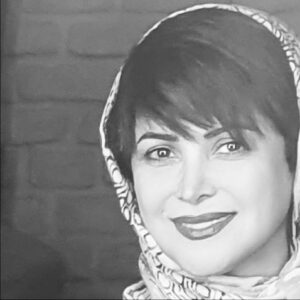 Kamand Amirsoleimani Instagram - من فهمیدم در زندگی نباید " *واکنش*" نشان داد، بلکه باید *"پاسخ"* داد !

 

*”واکنش" ها همیشه غریزی هستند*
*در حالی‌که "پاسخ" ها همراه با تفکرند!*
*«این مفهوم مهمی در فهم زندگیست،...»*

*آدمی که خوشحال است، به این خاطر نیست که همه چیز در زندگیش درست است؛*

او به این خاطر خوشحال است که:
 *“دیدگاهش” و پاسخش*
 نسبت به مسائل 
 *درست است....!!*