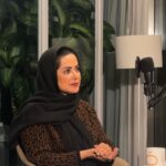 Kamand Amirsoleimani Instagram - 🎧📺 «بهم گفتن میدونی خودت، برادرت و پدرت رو نمی‌ذاریم دیگه تلوزیون کار کنند…حرف یک آدمی اصلا مسیر زندگی من رو عوض کرد» ‏‎بخشی از صحبت‌های کمند امیرسلیمانی در قسمت هشتم باضیا. . نظرات شما مسیر پیش روی ما رو میسازه، پس برامون بگید تا بتونیم به بهترین نحو ممکن کنارتون باشیم. . حامی فصل اول باضیا شرکت ویتابیوتیکس، ‏‎.پرفروش‌ترین مکمل تغذیه‌ای اروپاست. @vitabioticsiran ‏‎ ‎باضیا رو‌ می‌تونید در یوتیوب و تمامی اپ‌های پادگیر ببینید و‌ بشنوید. . ‏‎#پادکست #پادکست_باضیا #پادکست_فارسی #علی_ضیا ‏‎#کمند_امیرسلیمانی #مهاجرت #فرزند ‏‎‏#podcast #podcastbaziya #baziya #AliZiya