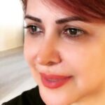 Kamand Amirsoleimani Instagram - عکس رو‌همینطوری بی هدف گرفتم که موردی را به دوستم نشان بدهم. بعد احساس کردم همینطوری چقدر تگاهم پربارتر حس میشود و لبخندم چه آرامشی دارد. جه خوب است همیشه در لحظه حال زندگی کنیم و‌همینطوری ساده و بی غل و غش زندگیمان را ناظر باشیم. لازم نیست همه اتفاقات خوب با برنامه قبلی و نقشه اتفاق بیفتد. آخر هفته آرام و خوشی داشته باشید.
