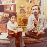Kamand Amirsoleimani Instagram – روز بازیگر مبارک. ما رو به هر شکلی میخواد در میاره و ما هم میگیم چشم. عکس مربوط به سریال در دوران کودکی در کنار پدرم در نقش احمد اسدالهی!!!😂😜