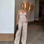 Kamie Crawford Instagram - My beige flag is I only wear beige when the sun is out 🌞🤎🏳️