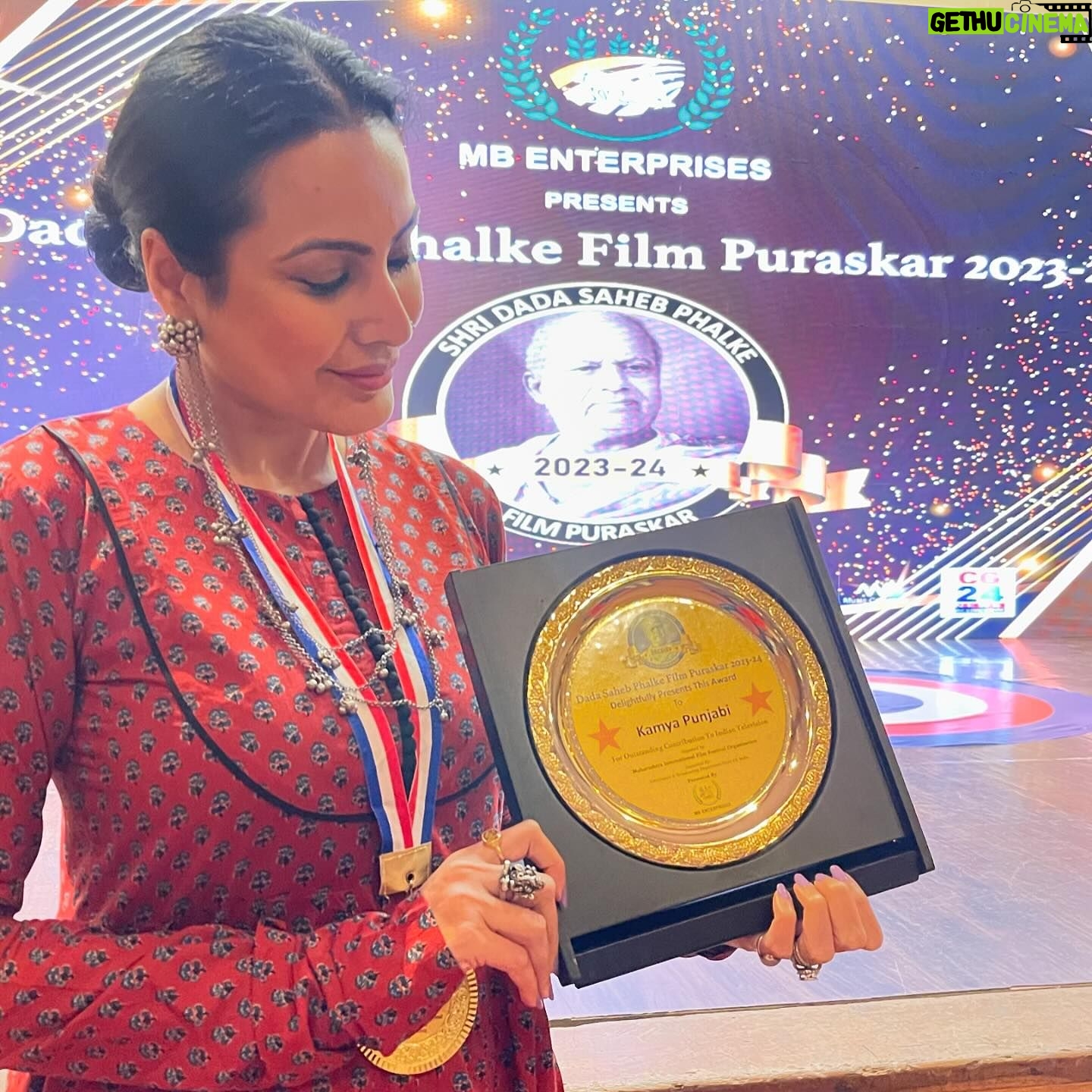 Kamya Punjabi Instagram - Gratitude 🙏🏻 Thank you Maharashtra International Film Festival Organisation Thank you Information & Broadcasting Department Govt of India. And a big thank you to all my fans… aap ho toh main hun ❤️ #dadashahebphalkefilmpuraskar #kamyapunjabi #my2nd #blessed #mehnatkikamai @kameez.co_