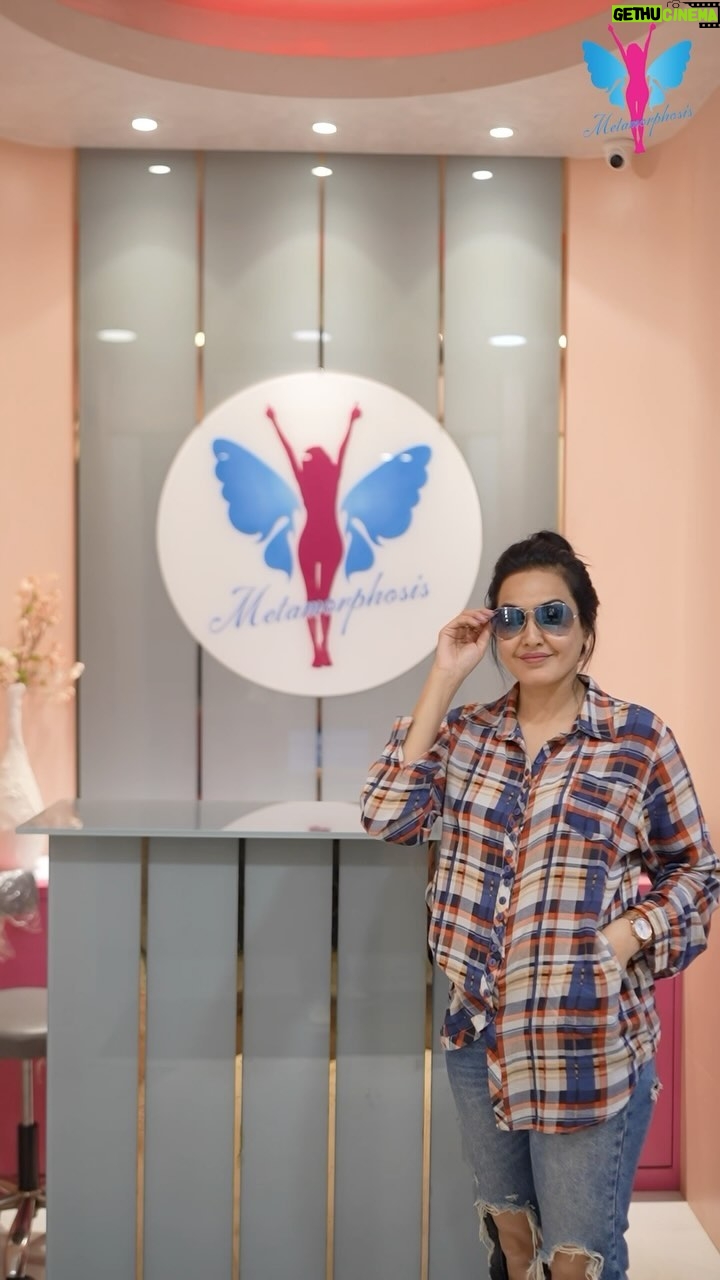 Kamya Punjabi Instagram - Self cover isn’t selfish !! Take a break, light a candle , do a skin treatment 😉 or whatever it is that makes u feel good . I do mine @clinicmetamorphosis #selfcare #skinclinicmumbai #happyplace