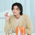 Kanawut Traipipattanapong Instagram - หาของขวัญปีใหม่กันอยู่ใช่มั้ยครับ กลัฟเลือก Sulwhasoo Holiday collection ช้อปได้แล้ววันนี้ที่เคาเตอร์โซลวาซูทุกสาขา Happy new year นะครับ #sulwhasooxgulf 🧡🧡🧡