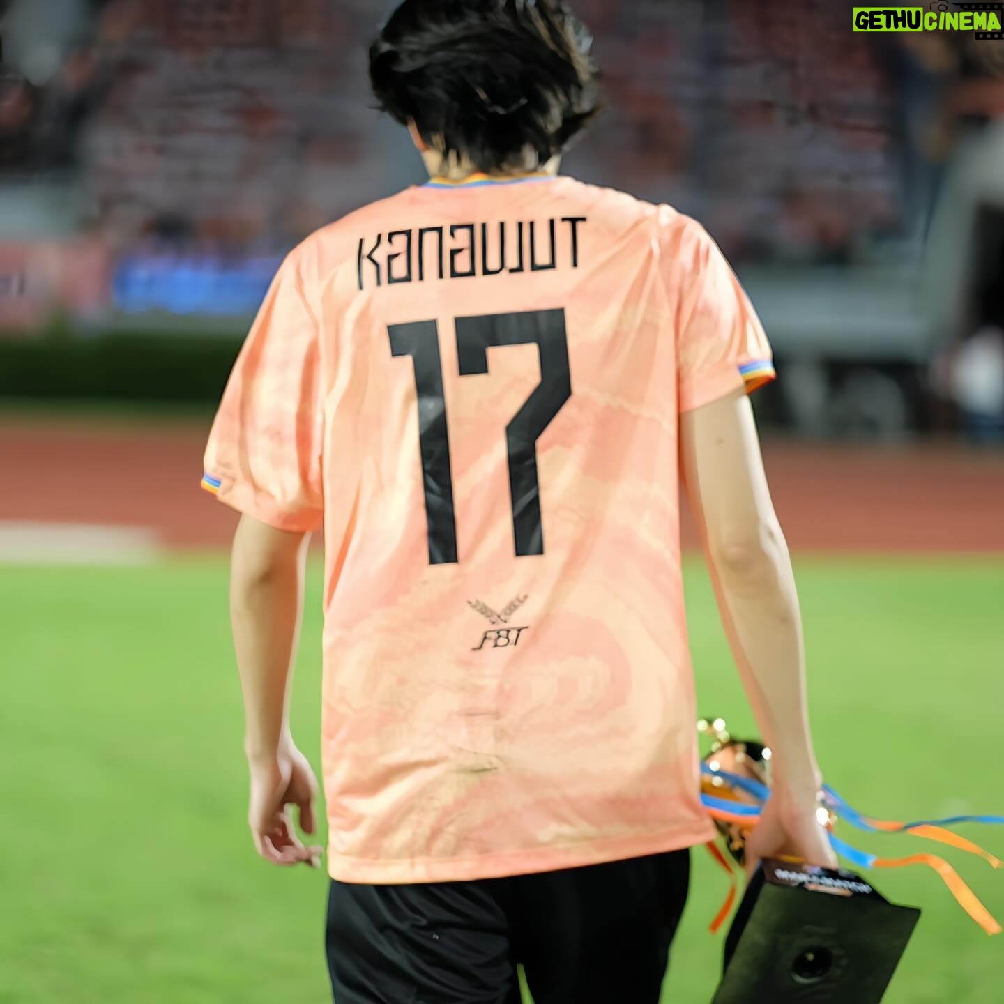 Kanawut Traipipattanapong Instagram - สนุกมากๆครับปีนี้ขอบคุณทุกๆคนที่เกี่ยวข้องนะครับปีหน้าลุยกันใหม่ครับ ทุกคนเก่งมากๆครับ🫡🍑⚽️