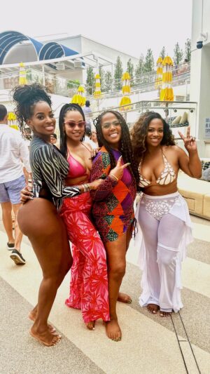 Kandi Burruss Instagram - It’s our muthaf*ck!n birthday month!!! #MayBabies

@shameamorton may 13th
@monyettashaw May 31st
@msrocc68 May 10th
& me May 17th!!!!!!!
🎂🎉🥳
