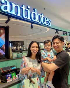 Kaneungnij Jaksamittanon Instagram - ซื้อมาใช้เองแล้วชอบ เลยอยากลงให้ @antidotes.co หอมละมุนละไม ☺️ สนับสนุนแบรนด์คนไทยด้วยกัน #nosponser
