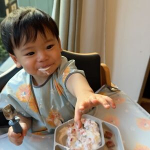 Kaneungnij Jaksamittanon Instagram - เรื่องกินไว้ใจผมครับ พอหลังจากขวบนึงก็กินอาหารยากขึ้นเพราะผมรู้และผมเริ่มเลือก แต่ใดใดก็ยังโชคดีที่น้องคิดถ้าอาหารชอบก็คือกินเองและกินได้เยอะ #เรื่องกินไว้ใจผม #sumethandthebuswithourkidd