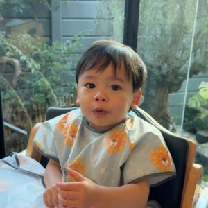 Kaneungnij Jaksamittanon Instagram - เรื่องกินไว้ใจผมครับ พอหลังจากขวบนึงก็กินอาหารยากขึ้นเพราะผมรู้และผมเริ่มเลือก แต่ใดใดก็ยังโชคดีที่น้องคิดถ้าอาหารชอบก็คือกินเองและกินได้เยอะ #เรื่องกินไว้ใจผม #sumethandthebuswithourkidd