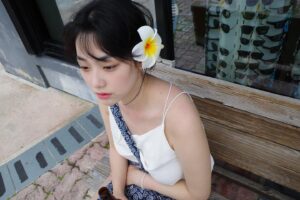Kang Mi-na Instagram - 쇼핑 하기도 전에 지침🐰