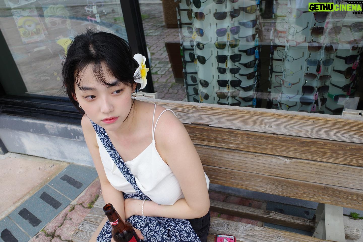 Kang Mi-na - 107.7K Likes - 쇼핑 하기도 전에 지침🐰