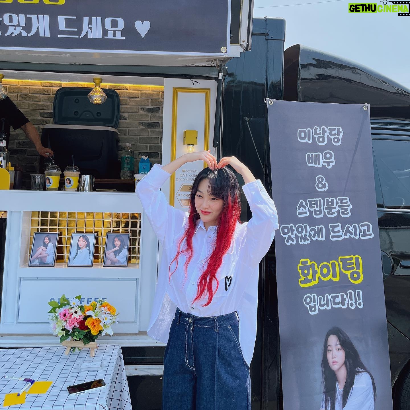 Kang Mi-na Instagram - 피곤함 싹 가시고 힘이 나네요! 매번 감사합니다. 사랑합니더 젤리피쉬🫶