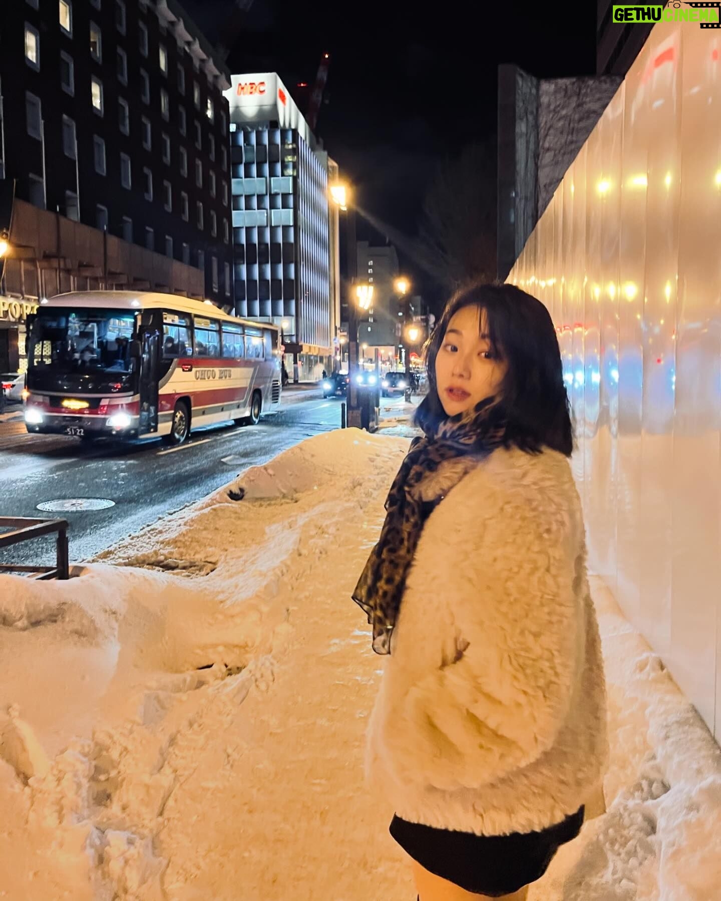 Kang Mi-na Instagram - 꽁꽁 얼어붙은 삿포로 위로 강미나가 걸어다닙니다😌🫶