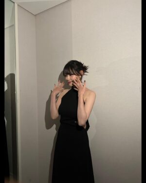 Kang Mi-na Instagram - 시상하러 다녀왔어요🖤