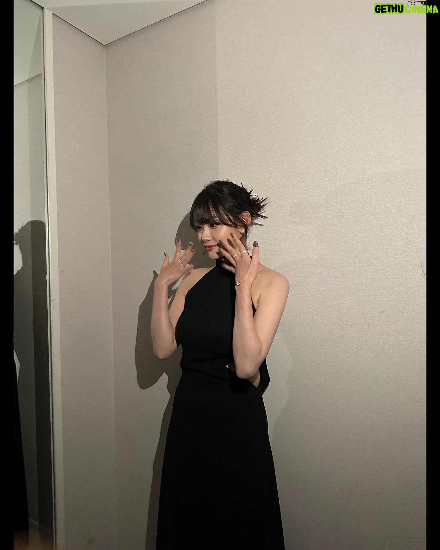 Kang Mi-na - 3 Likes - 시상하러 다녀왔어요🖤