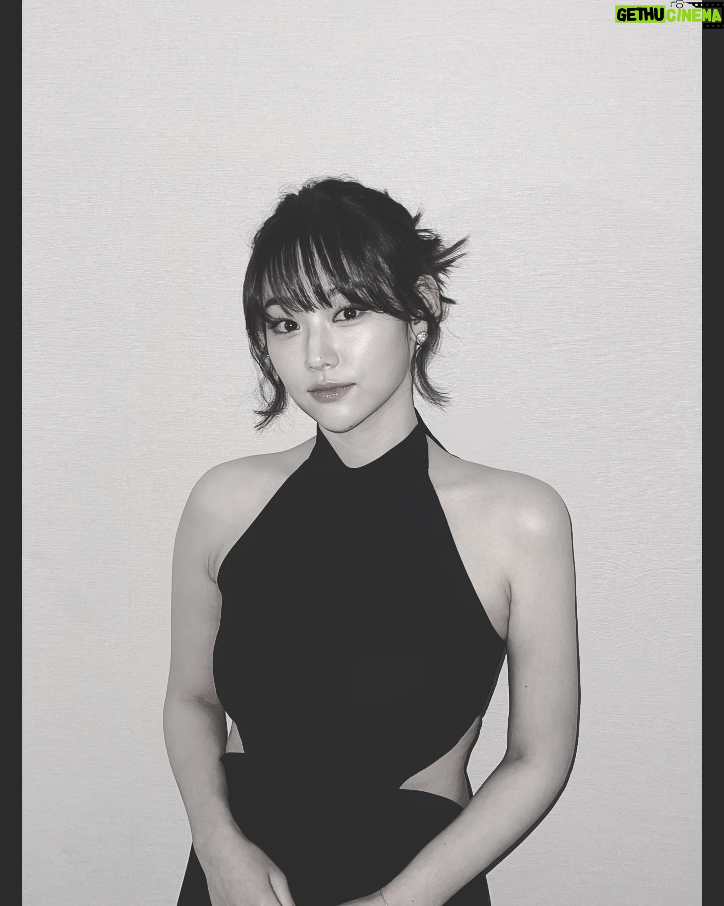 Kang Mi-na - 3 Likes - 시상하러 다녀왔어요🖤