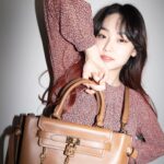 Kang Mi-na Instagram - #광고 @Michaelkors FW22 쇼가 2/16일 한국 시간으로 오전 10시에 시작됩니다. Stay tuned by #MichaelKorsFW22 Show 2/16 at 10AM KST on @michaelkors #MichaelKorsCollection, #AllAccessKors, @MichaelKors, #NYFW