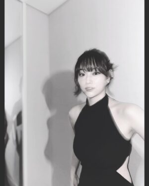 Kang Mi-na Instagram - 시상하러 다녀왔어요🖤