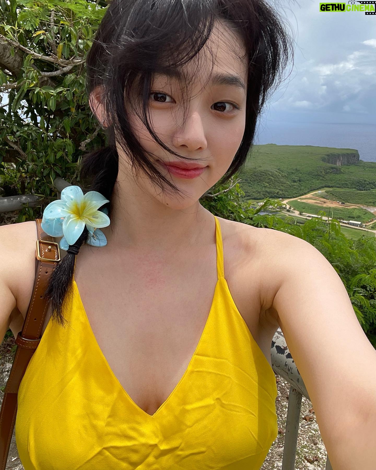 Kang Mi-na - 112.6K Likes - 사이판 너무 좋잖아💛