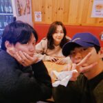 Kang Mi-na Instagram - 천군만마보다 든든한 오빠 둘✌️ #왼쪽은촬영기사님 #오른쪽은인기스타