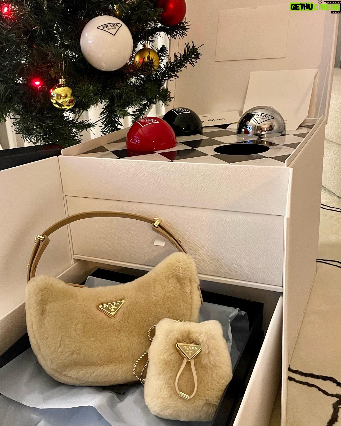 Kang Mi-na - 3 Likes - #prada #Pradaholiday23 🥂🤍🖤
