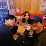 Kang Mi-na Instagram - 천군만마보다 든든한 오빠 둘✌️ #왼쪽은촬영기사님 #오른쪽은인기스타