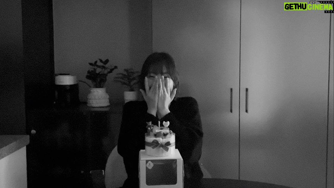 Kang Mi-na Instagram - 생일 축하해 주신 모든 분들 감사합니다🤍 덕분에 1분도 쉬지 않고 행복한 하루였어요! 소중한 인연들 매 순간 감사하며 살겠습니다 사랑해요🫶