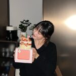 Kang Mi-na Instagram - 생일 축하해 주신 모든 분들 감사합니다🤍 덕분에 1분도 쉬지 않고 행복한 하루였어요! 소중한 인연들 매 순간 감사하며 살겠습니다 사랑해요🫶