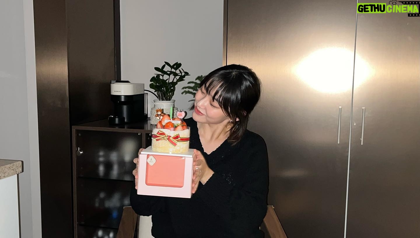 Kang Mi-na Instagram - 생일 축하해 주신 모든 분들 감사합니다🤍 덕분에 1분도 쉬지 않고 행복한 하루였어요! 소중한 인연들 매 순간 감사하며 살겠습니다 사랑해요🫶