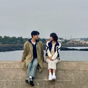 Kang Mi-na Instagram - 조해달을 연기하면서 한 아이의 엄마로, 한 가족의 막내로 사랑의 다양한 형태를 느끼고 배우며 삼달리 안에서 행복했습니다. 아직 해달이를 보내주기엔 많이 아쉽지만 삼달리로 가득찼던 2023년도, 조해달도 진짜 안녕🍊🩵

#JTBC #웰컴투삼달리