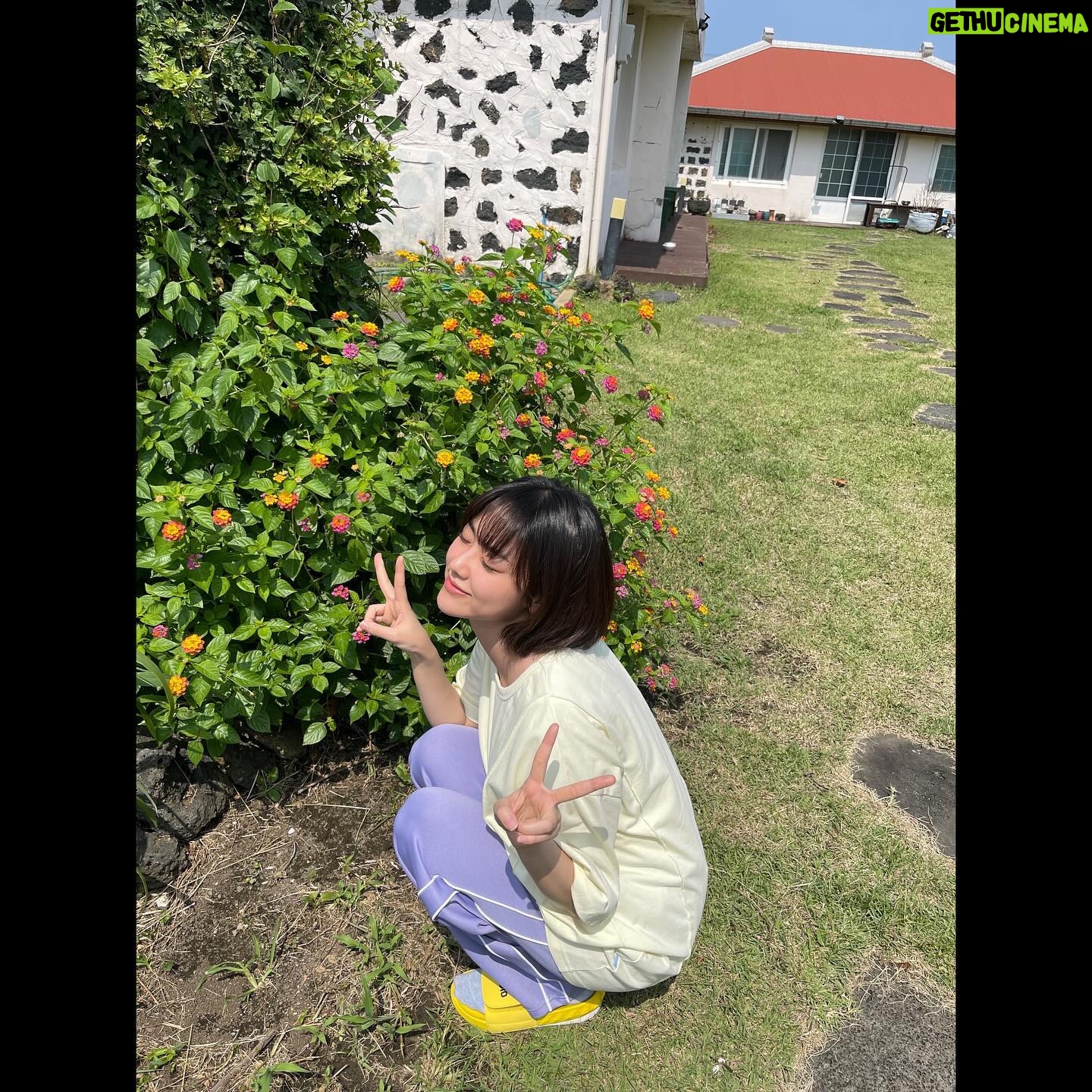 Kang Mi-na - 3 Likes - 조해달을 연기하면서 한 아이의 엄마로, 한 가족의 막내로 사랑의 다양한 형태를 느끼고 배우며 삼달리 안에서 행복했습니다. 아직 해달이를 보내주기엔 많이 아쉽지만 삼달리로 가득찼던 2023년도, 조해달도 진짜 안녕🍊🩵
#JTBC #웰컴투삼달리