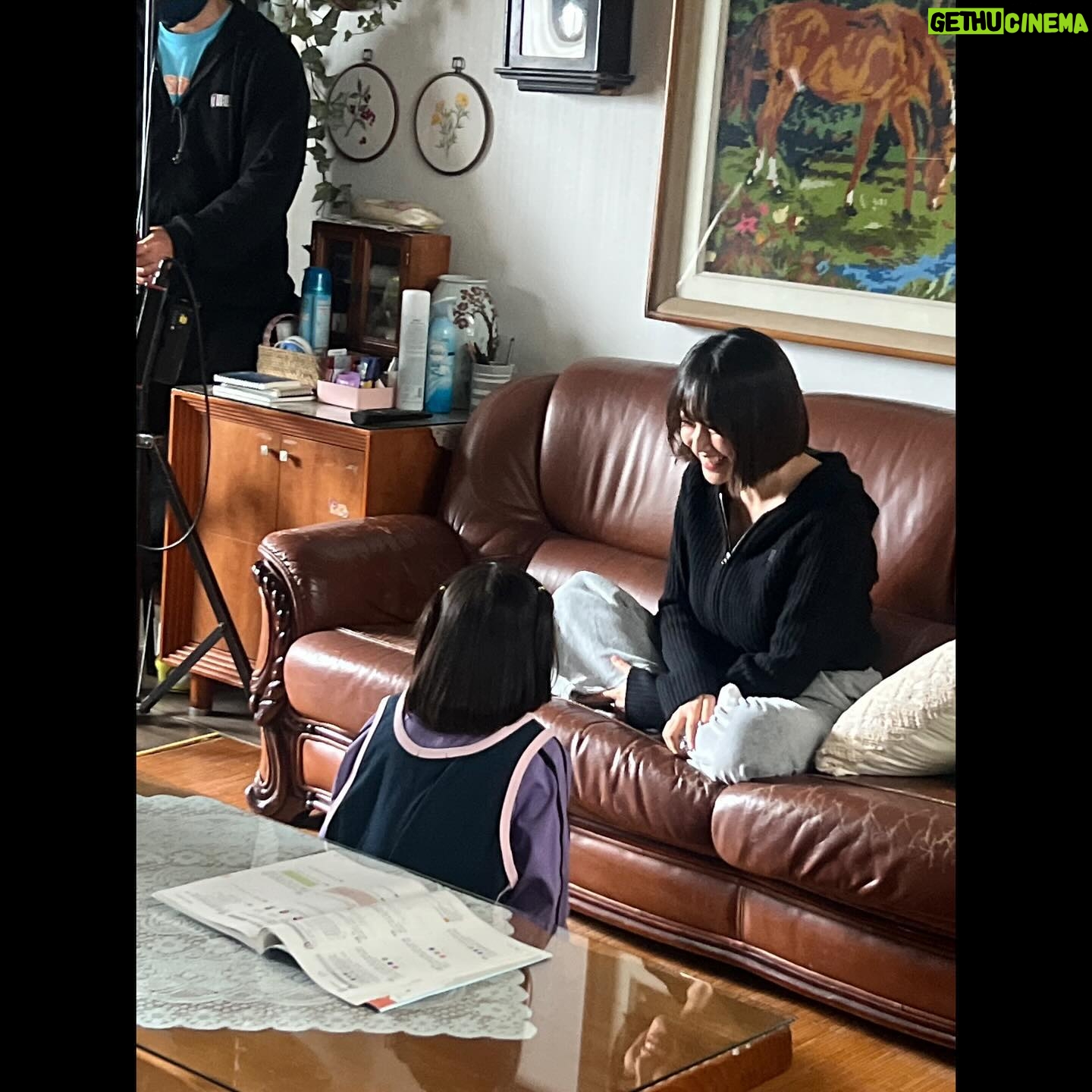 Kang Mi-na - 3 Likes - 조해달을 연기하면서 한 아이의 엄마로, 한 가족의 막내로 사랑의 다양한 형태를 느끼고 배우며 삼달리 안에서 행복했습니다. 아직 해달이를 보내주기엔 많이 아쉽지만 삼달리로 가득찼던 2023년도, 조해달도 진짜 안녕🍊🩵
#JTBC #웰컴투삼달리