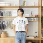 Kang Min-hyuk Instagram - 성수동으로 브랜드 세터의 더티셔츠 팝업스토어를 다녀왔습니다. 넷플릭스 셀러브리티를 함께 촬영했던 규영이와도 오랜만에 인사도 나누고 LP샵 컨셉의 다양한 그래픽의 티셔츠를 고르는 재미도 있고 즐거운 시간이었네요!! 6월 3일까지 성수동에서 팝업스토어가 열린다고 하니 여러분들도 꼭 오셔서 즐겨보세요! #ad #세터 #성수팝업 #팝업스토어 #더티셔츠샵 @satur_official