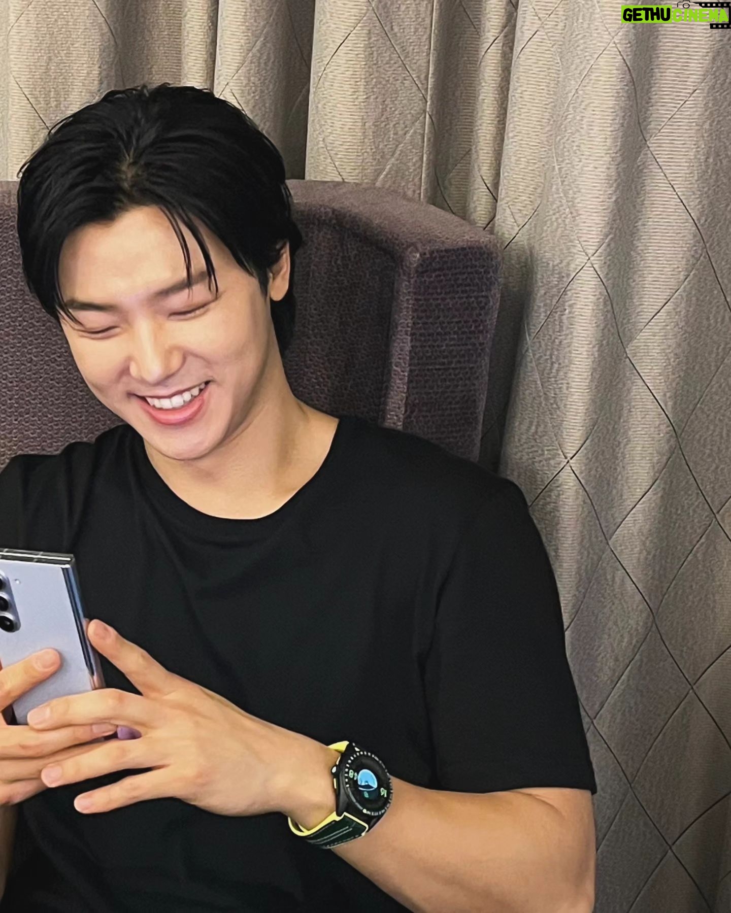 Kang Min-hyuk - 267.3K Likes - 운동을 좋아하는 나에게 딱인
멋지고 실용적인⌚️
태그호이어 커넥티드 칼리버 E4 말본골프 에디션이 출시 되었습니다.
골프와 스타일, 혁신에 대한 열정과 매력적인 콜라보레이션 스토리가 돋보이는 이번 리미티드 에디션 타임피스는 태그호이어 커넥티드 입점 매장에서 만나볼 수 있습니다.
#Ad
#태그호이어 #태그호이어X말본 #태그호이어말본골프에디션